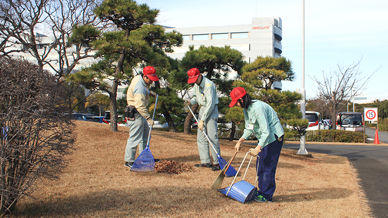 障がいを持つ従業員が働く様子